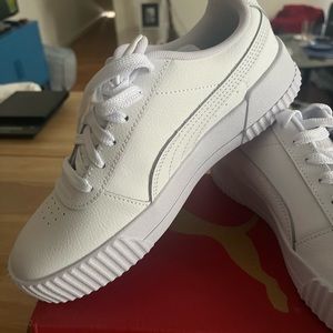 PUMA Women’s Carina Sneaker 6.5